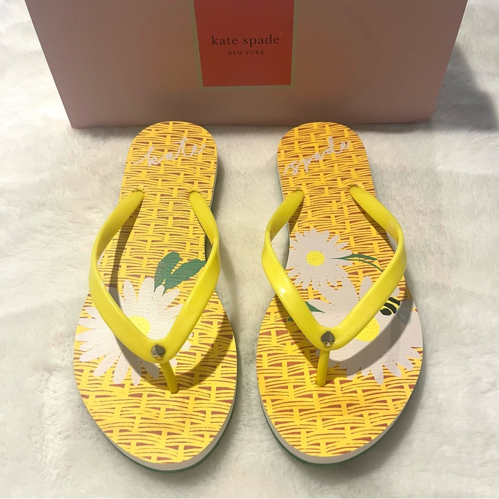 Kate Spade Fiji bee daisy rubber flip flops